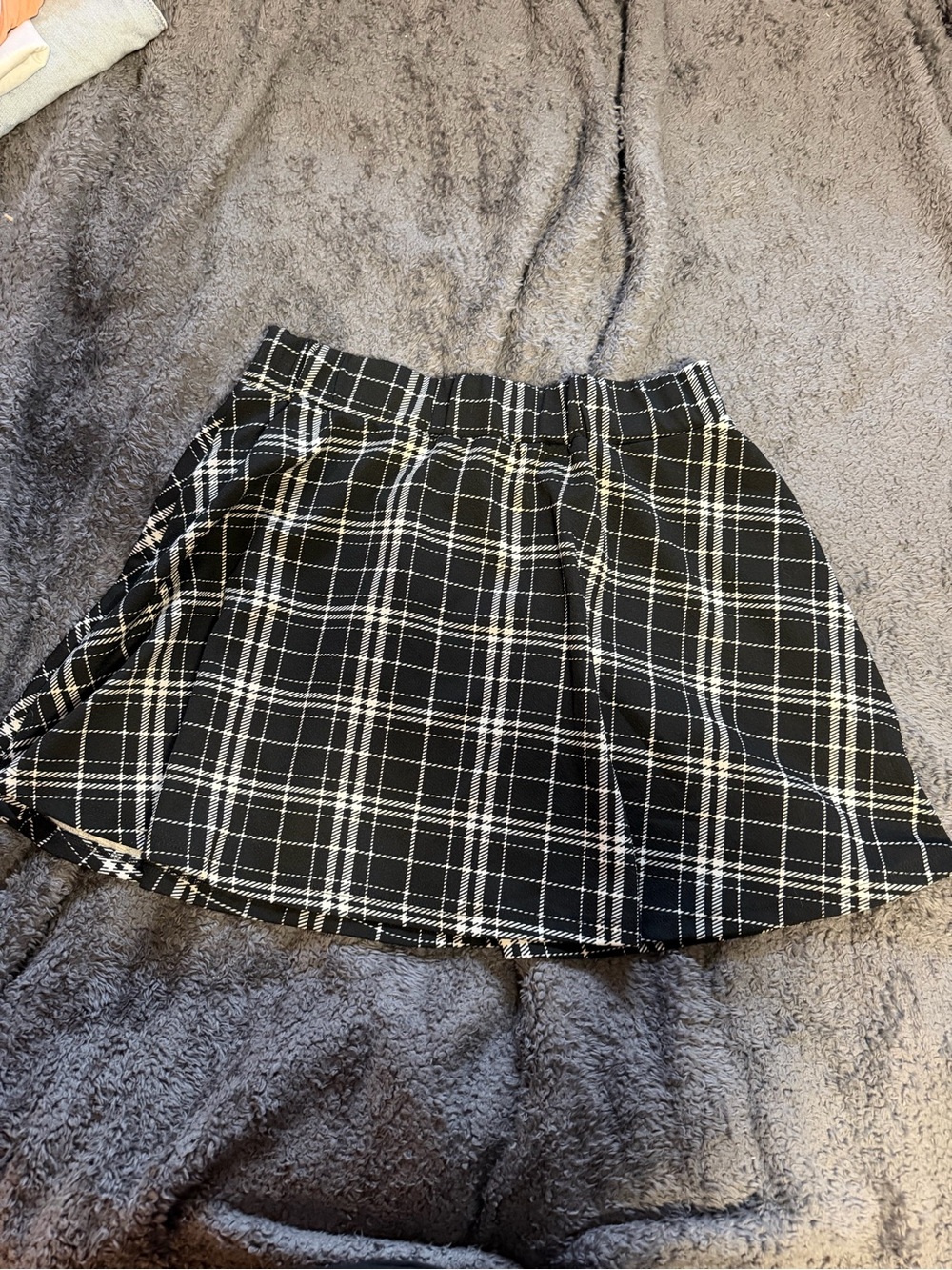 SHEIN Black Plaid Pleated Mini Skirt